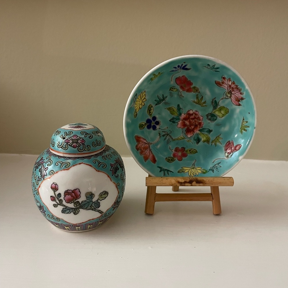 Turquoise Asian Ginger Jar and Plate with Bamboo stand